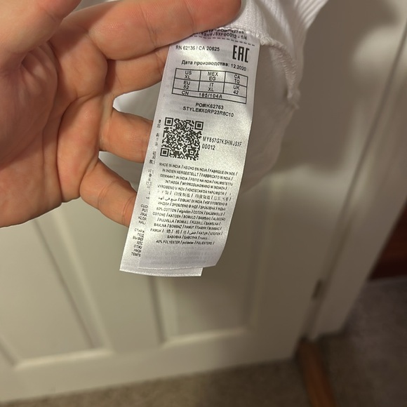 GUESS (XL) - Picture 6 of 7